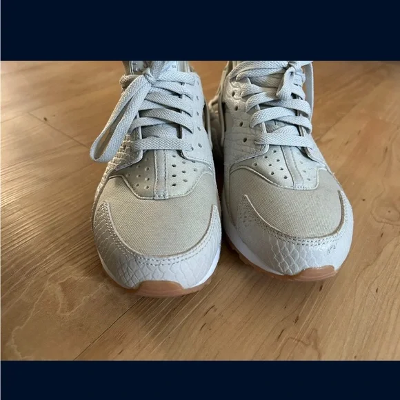 Nike Sneakers Tan Women’s Size 7 - Picture 4 of 4